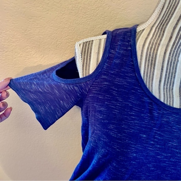 Sunday Shirt Small Navy Blue Cold Shoulder Short Sleeved Top Rayon/Spandex EUC - Picture 3 of 16